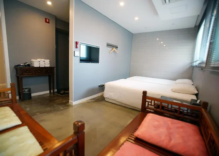 Dada Gyeongbokgung Hotel 2*