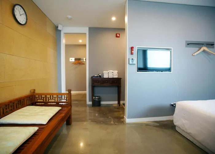 Dada Gyeongbokgung Hotel 2*